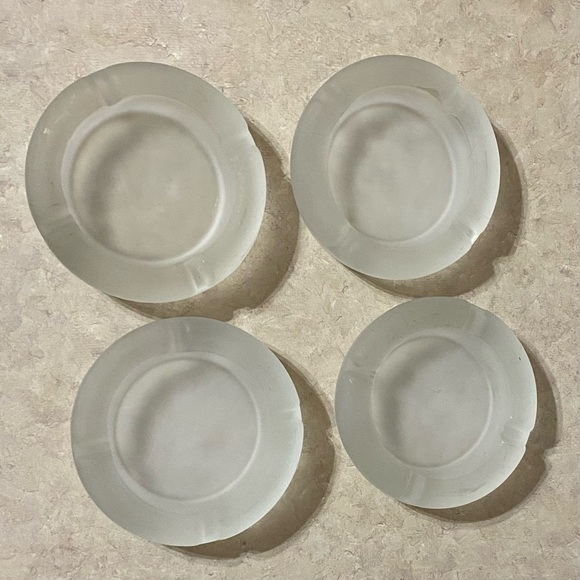 Vintage Frosted Glass Ashtrays, set of 4, heavy glass. Mid century. - Picture 3 of 6
